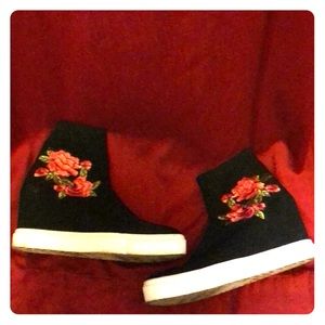 Steve Madden black platform sneakers size 7